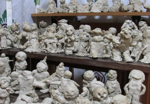 106柱の神さまを展示